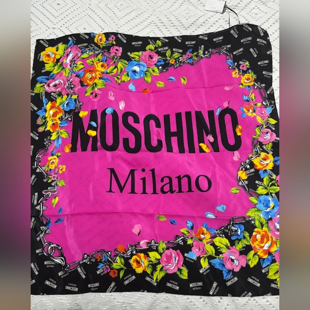 Moschino scarf